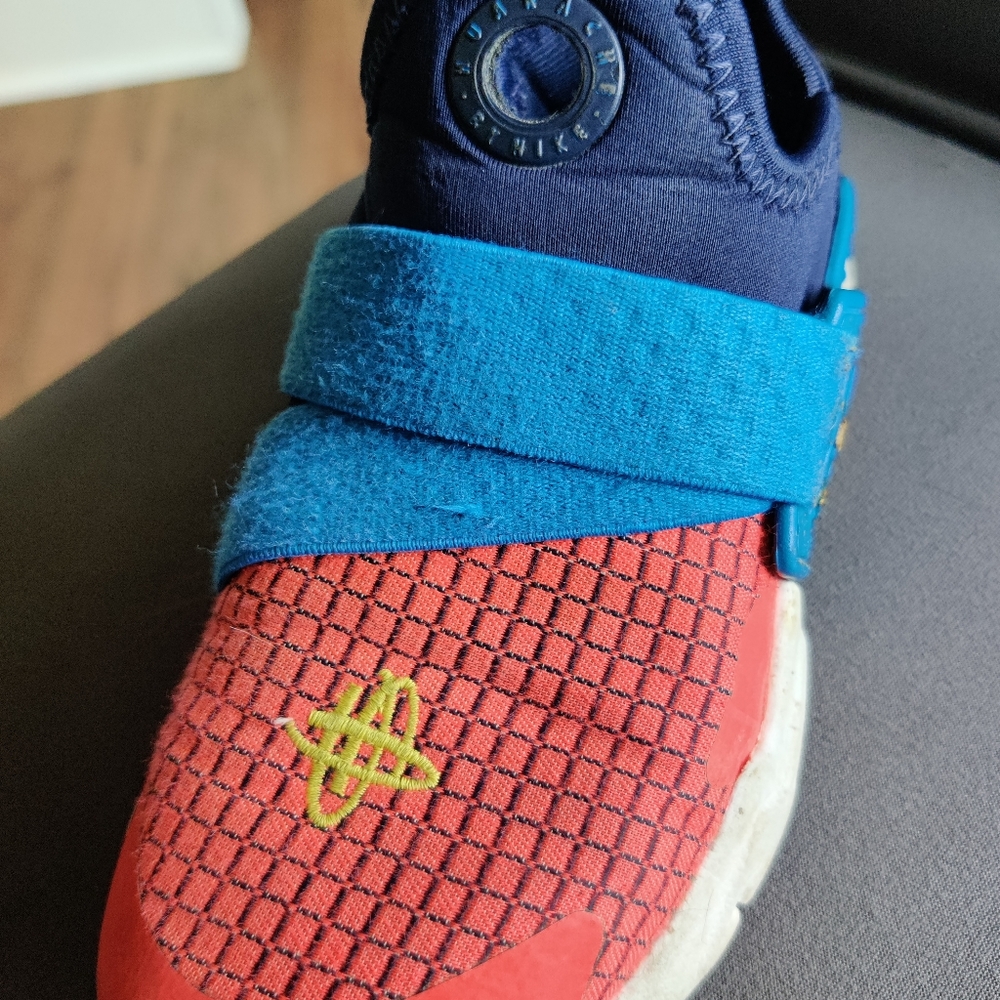 Kids slip on nike